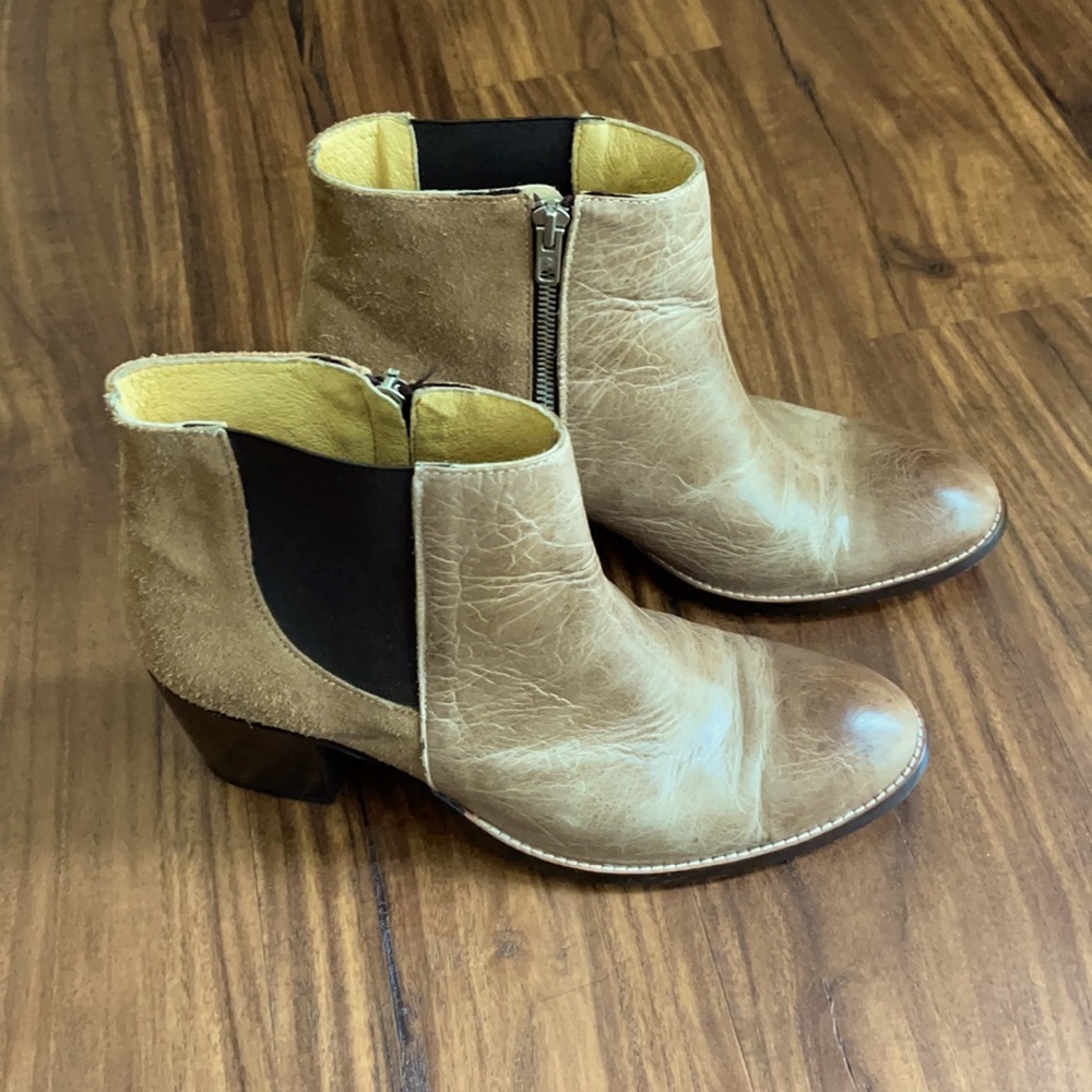 Amazing Cordani like new Boots